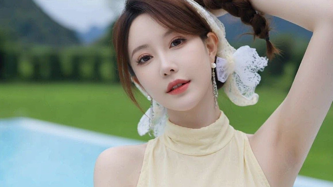 度假别总穿碎花，一套淡黄色的长裙，更称气质