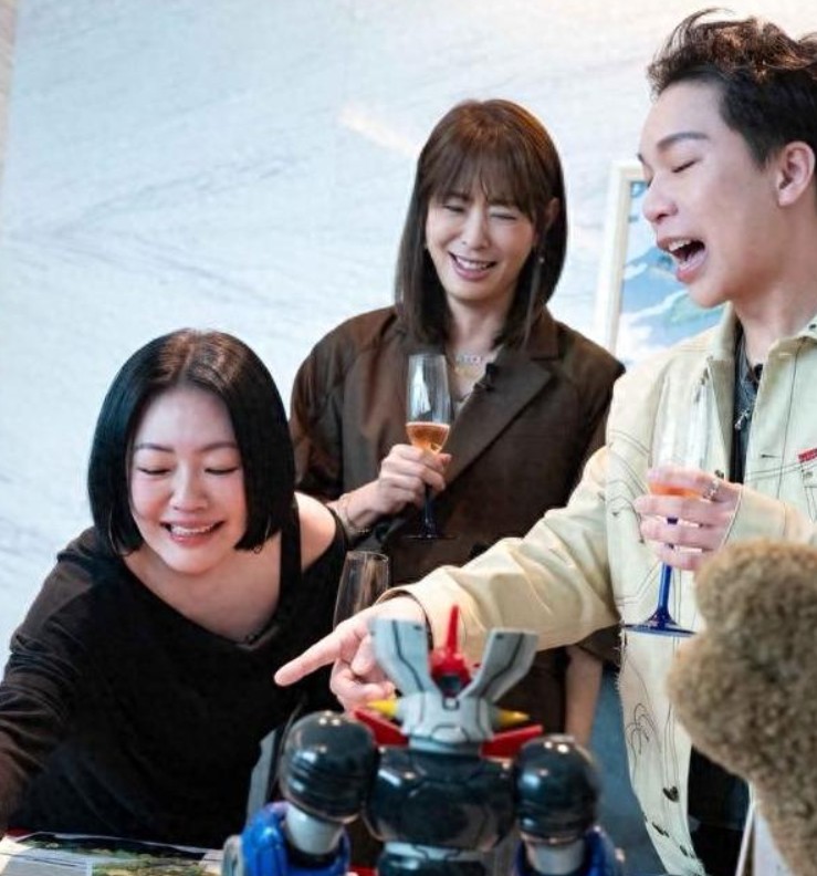 之前说具俊晔每天去墓地，虽然不赞成这种行为，总认为人死灯灭，活着的时候对她好就可