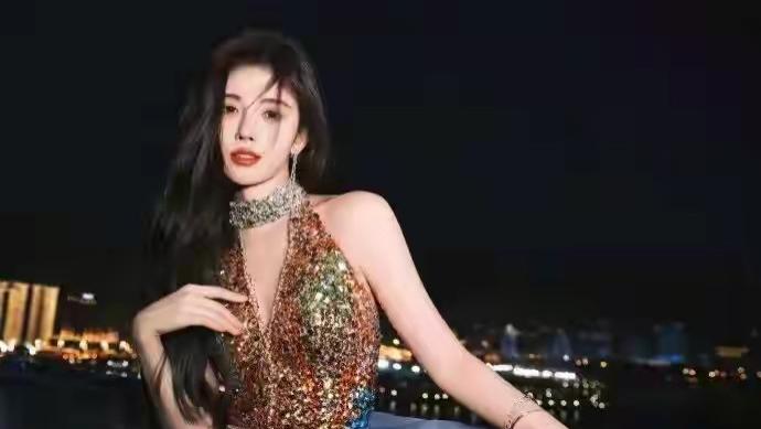 鞠婧祎: 征服日本人的四千年美女，并非浪得虚名。