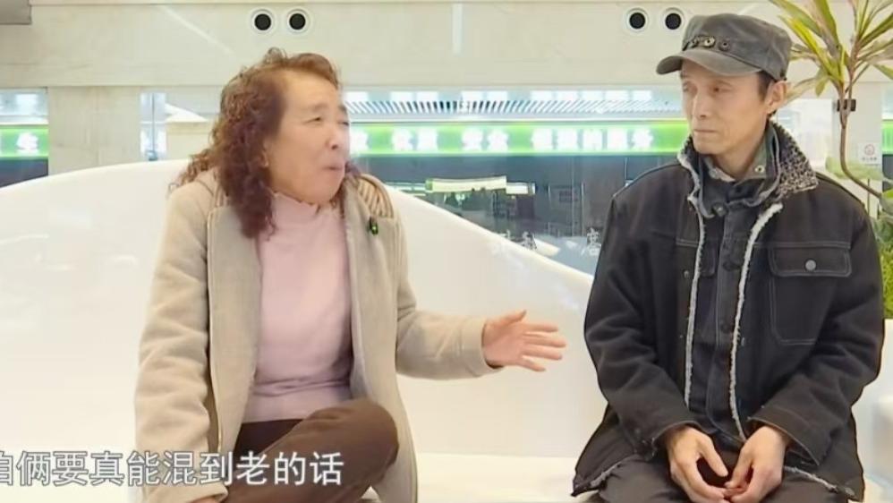 68岁大妈追求真爱，不在乎物质和金钱，找身体结实又帅气的老伴