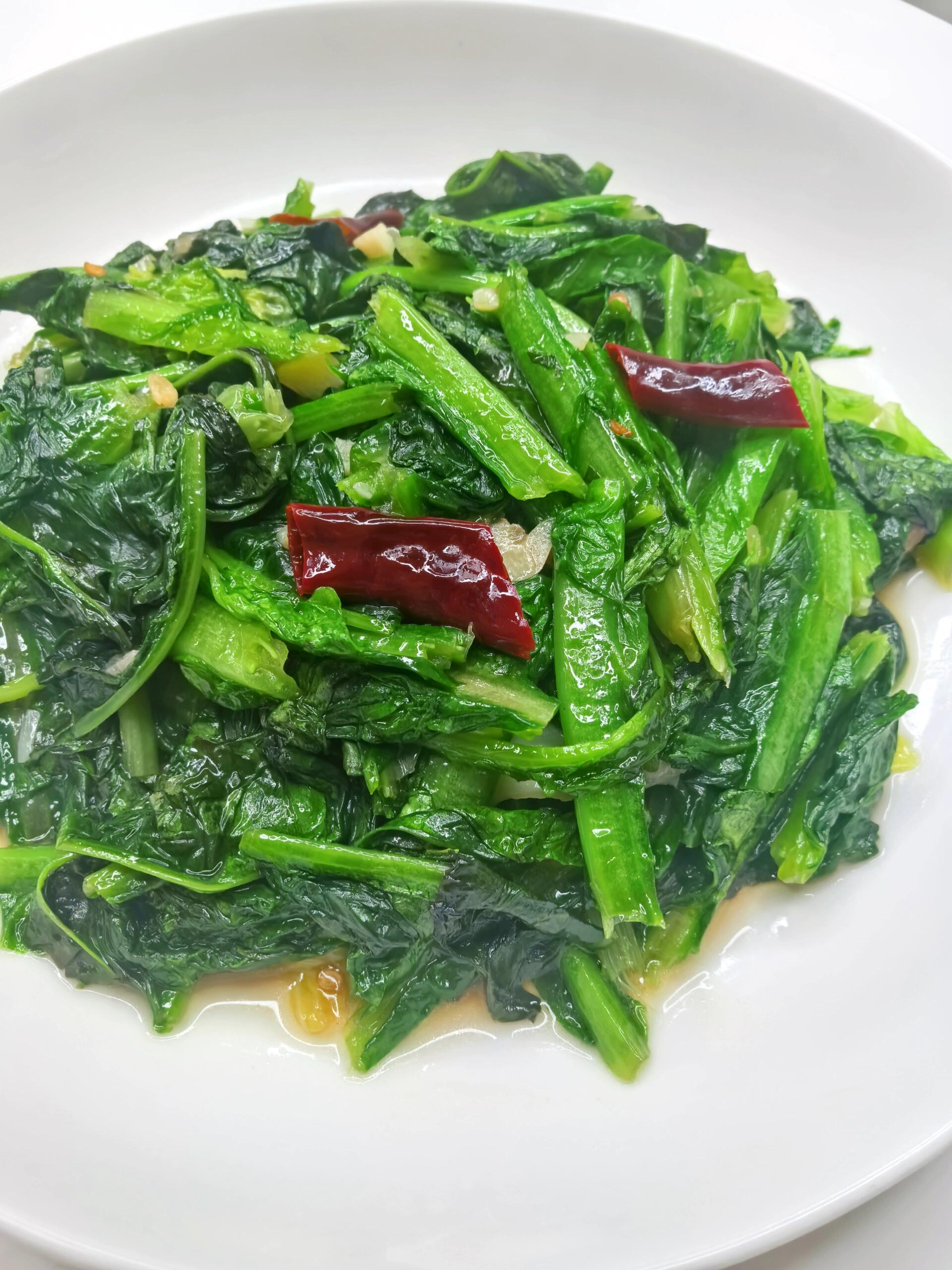 救命！莴笋叶居然这么香，扔了太亏了
家人们谁懂啊！以前买莴笋，叶子从来都是直接扔