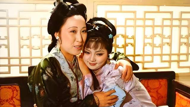 贾母为何总撵不走薛家？不是不能，只是不屑跟她们撕破脸
