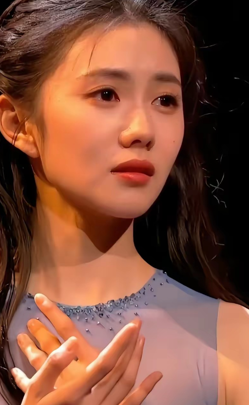 刘浩存不是不好看也不是不够努力
而是她天生就是舞蹈的料子 ，就是有天赋啊
​身高