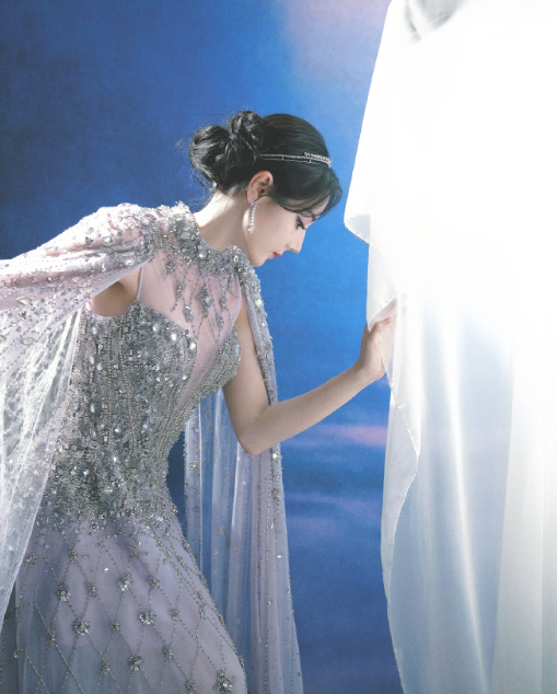 我说爱是细腻的小雨，那些平平淡淡的日子有人陪着我