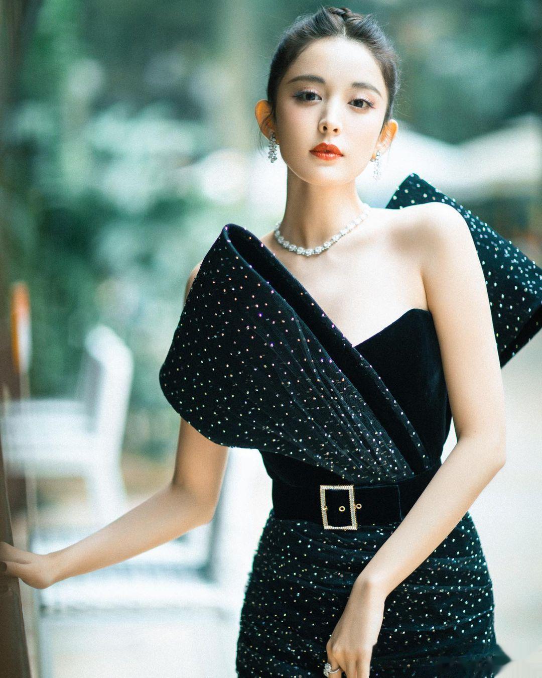 古力娜扎，灵动的优雅，宛如天使！ 