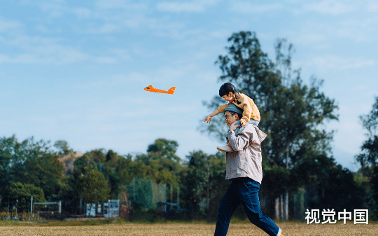 父亲辞职陪读十二年送儿子进清华，儿子却要退学学做菜，一封家书让全网沉默