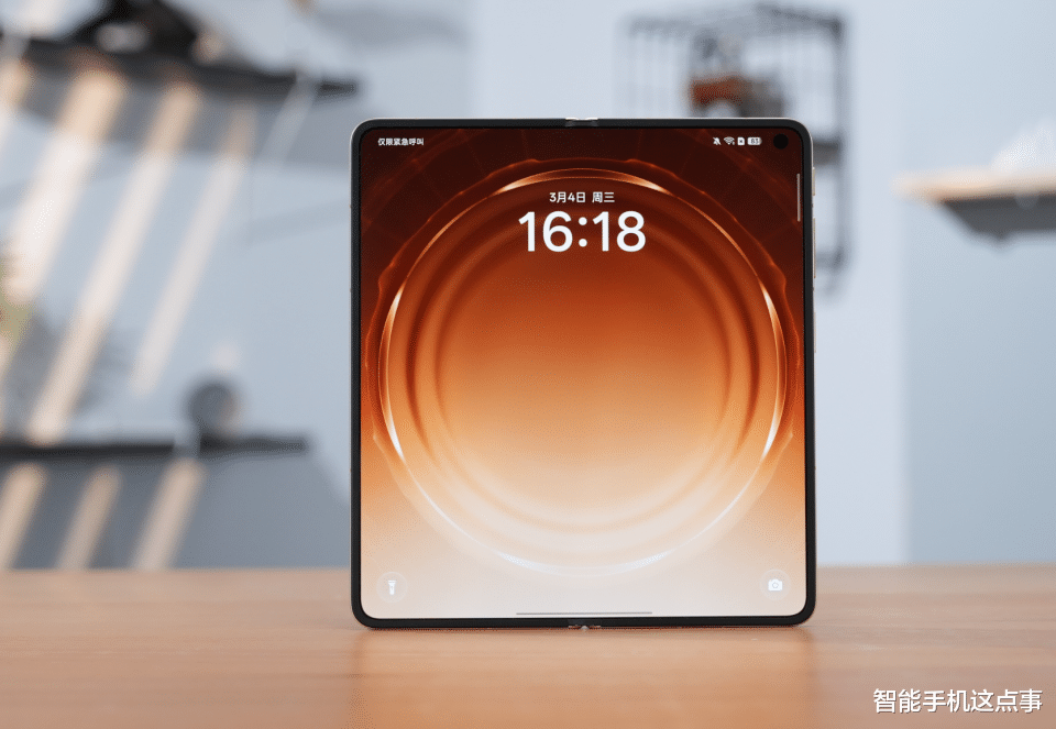 OPPO Find N6：独一档记忆玻璃+2亿哈苏四摄，铰链
