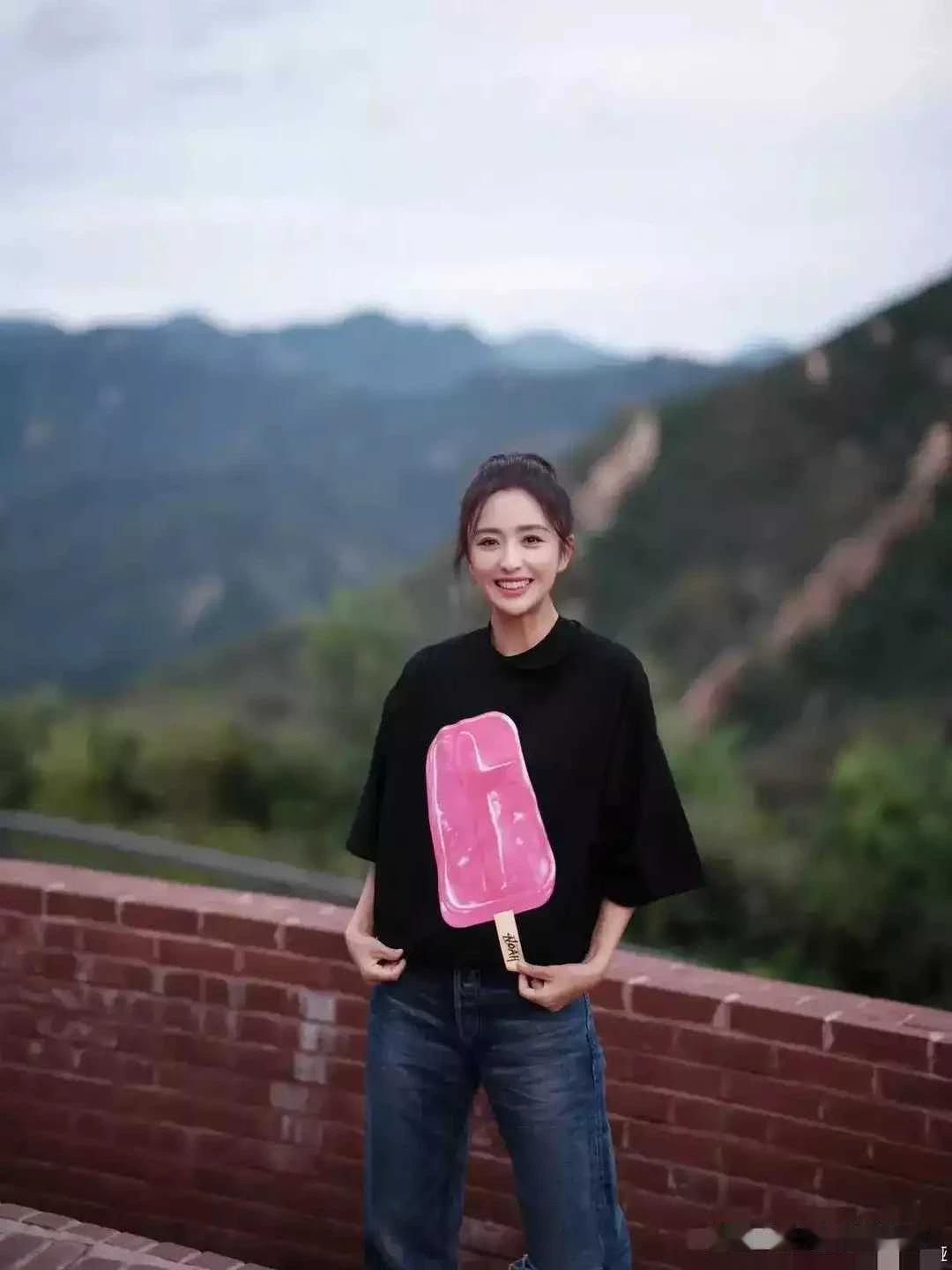 有一位这么漂亮的老婆，她导演前夫居然还离婚，实在搞不懂！