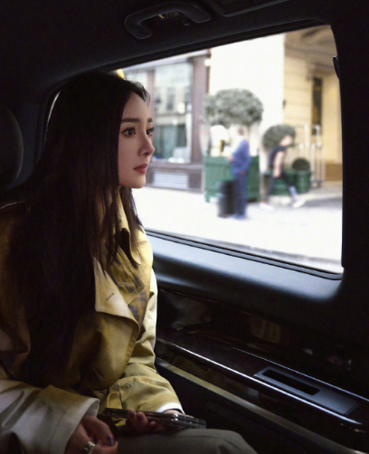 巴黎明信片，是探访自己代言品牌的门店