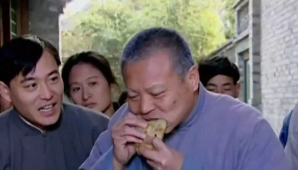 以前看电视剧《大宅门》的剧情，一直不理解郑老屁的孙子为什么那么恨白家和白七爷，按