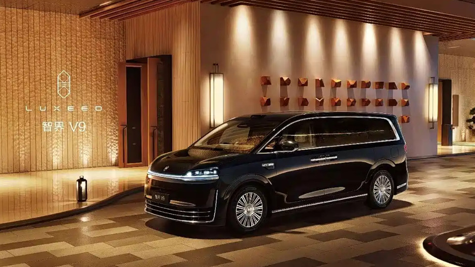鸿蒙智行首款MPV 智界V9内饰官图发布 综合续航1250km