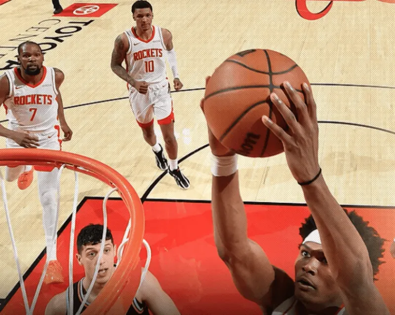 NBA常规赛，火箭以123-122击败热火。

比赛最后时刻，杜兰特面对热火两人