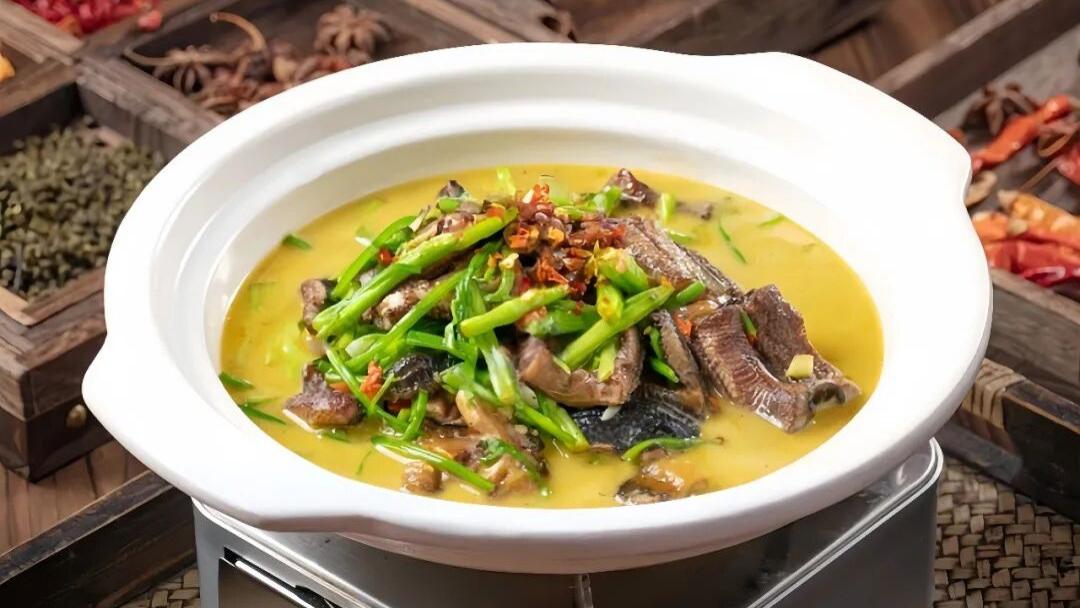 108道湘菜做法教程之：水芹菜焖腊肉