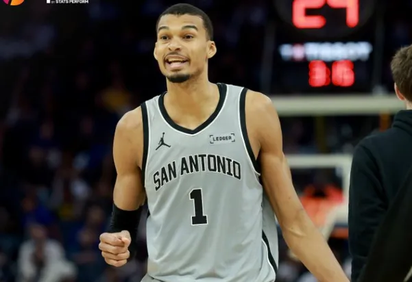 今日常规赛，马刺127-113战胜勇士。

本场比赛，马刺球员维克托-文班亚马全