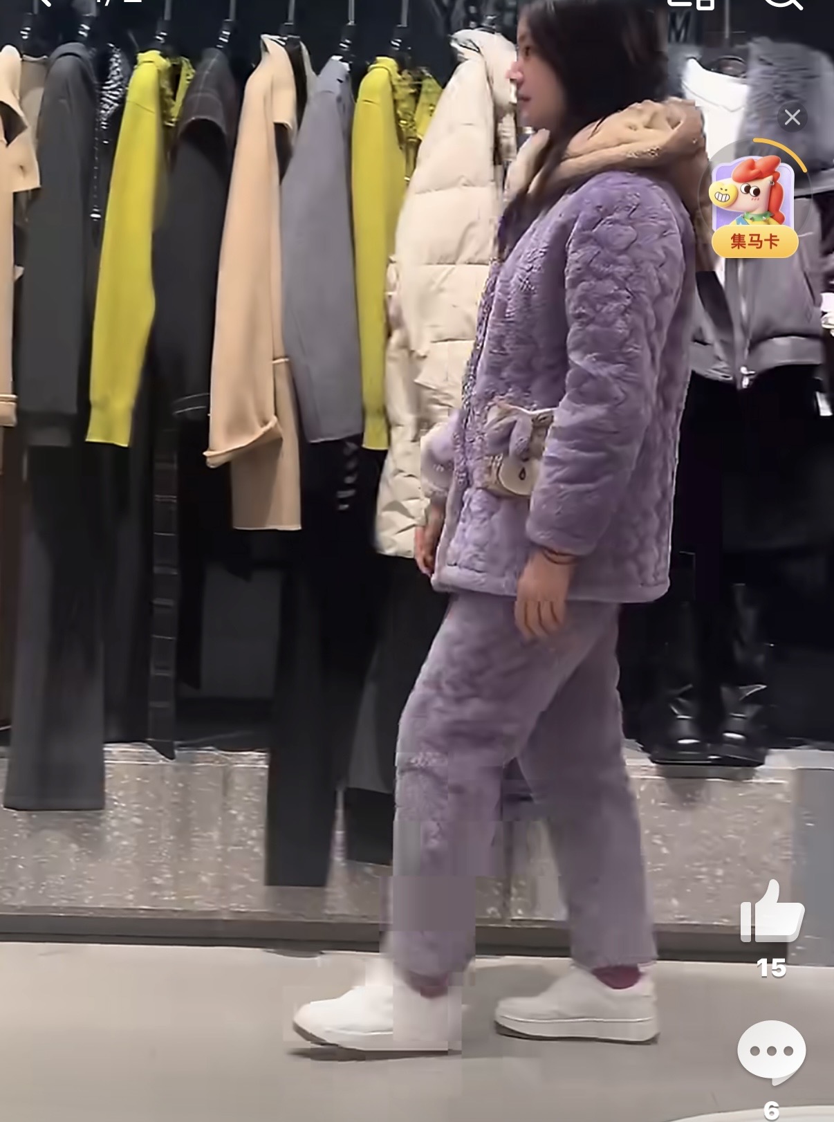 任敏回家过年穿省服，大明星变路人。任敏有段时间长相被嘲笑普通，这回放假回家直接摆