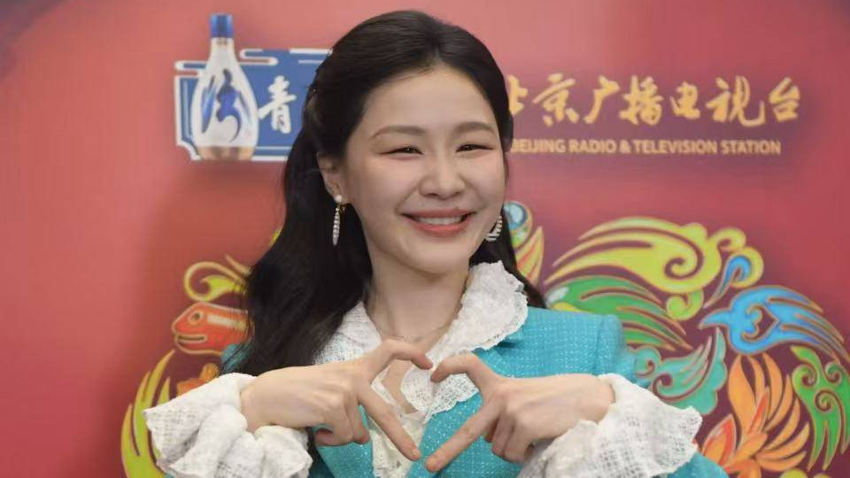 金靖关晓彤王玉雯同台北台春晚 三人组年代造型超吸睛