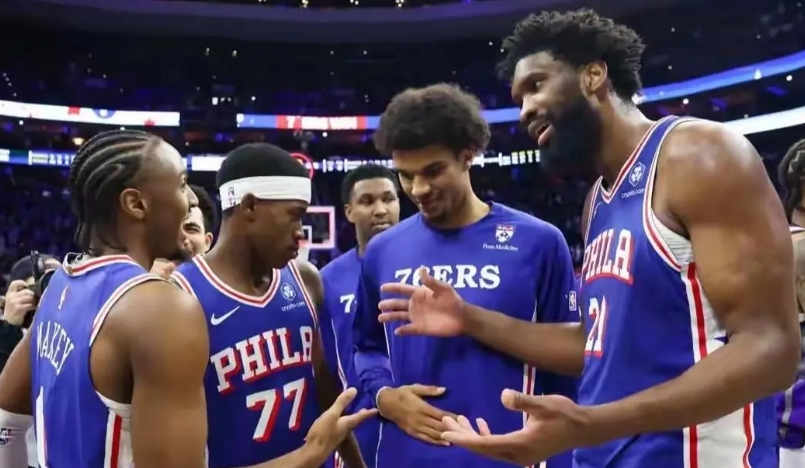 惨败绿军的76人，首轮G1出现了三件怪事！
第一个，三分球奇差无比，首轮G1，面