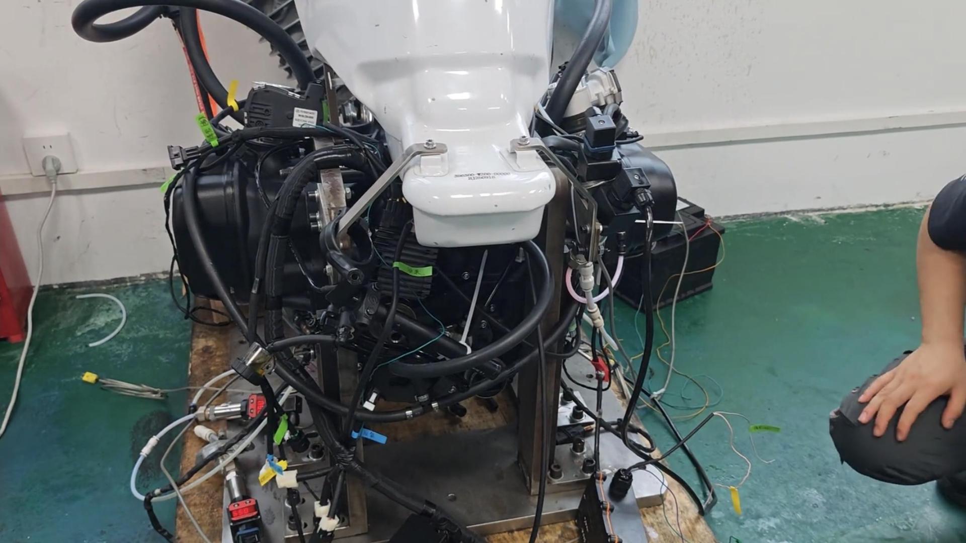 张雪机车1000cc“拳击手”引擎点火成功，摩博会或将亮相！