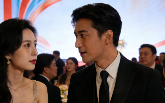 离婚证刚到手我立刻飞往海外，前夫正陪着小三在产房，医生出来却说：您太太生了3个儿子，但没有一个是您的