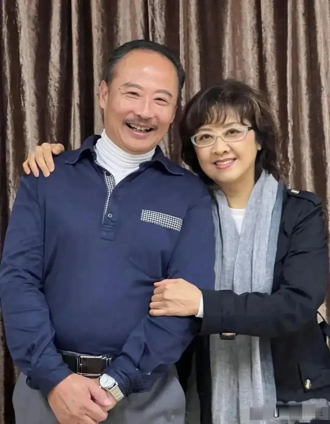 照片中这个女人，尽管已经70多岁了，但看起来仍像40许人，不得不让人感慨，有些人