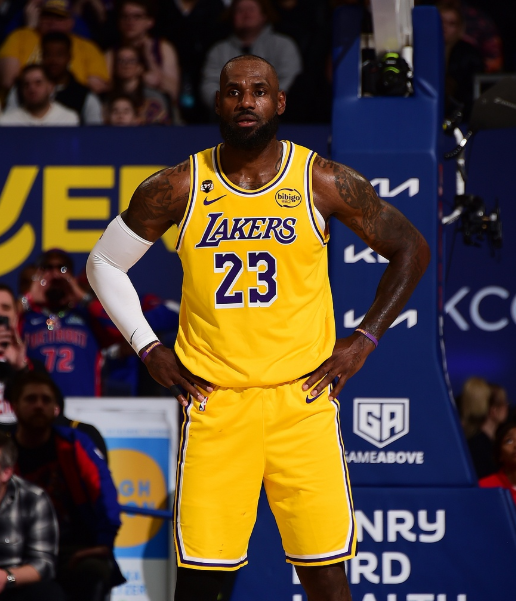 雷迪克也是头铁 非要挑森林狼打

森林狼基本上没有弱点 而且球风克制湖人 火箭起