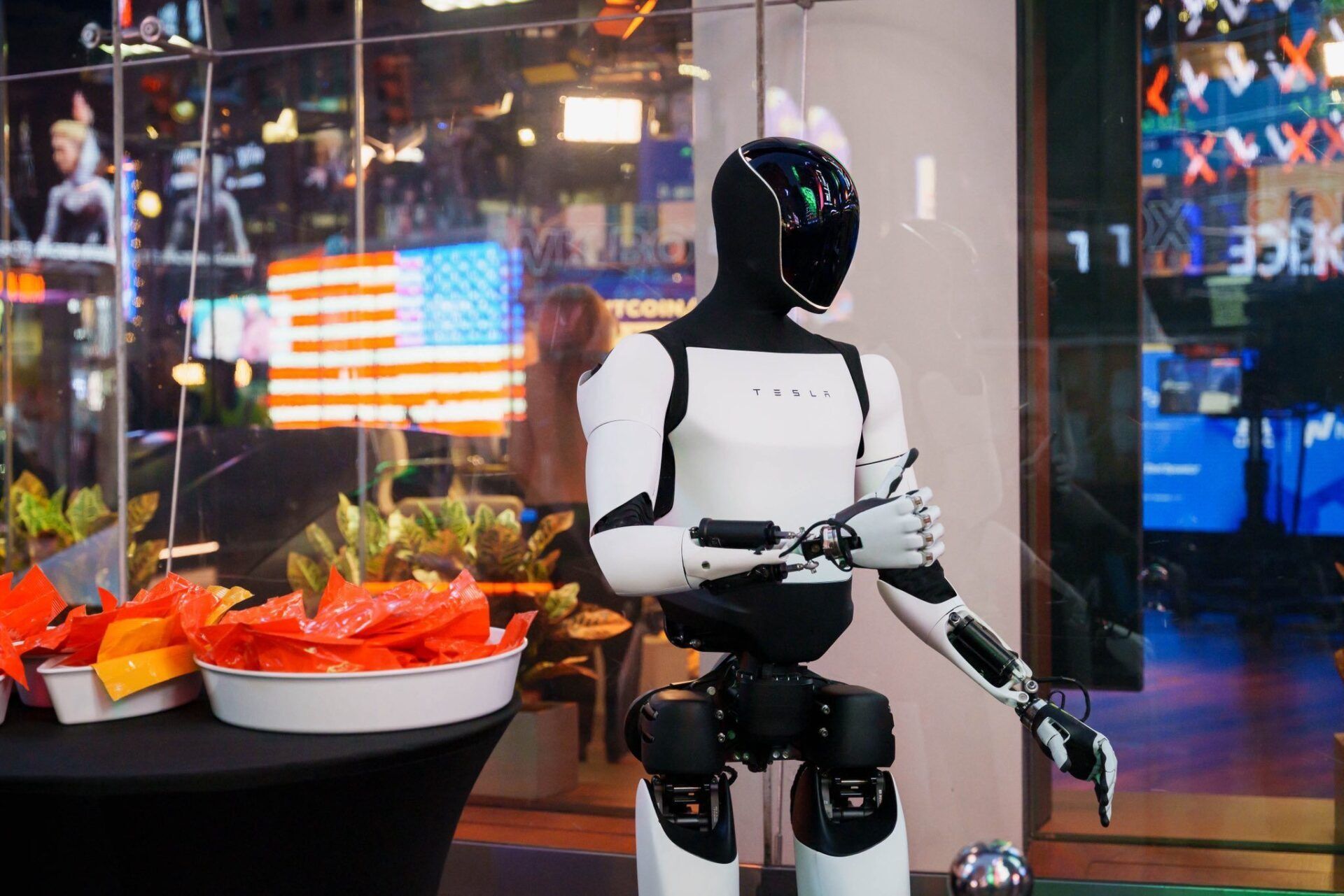 特斯拉Optimus人形机器人将亮相波士顿马拉松