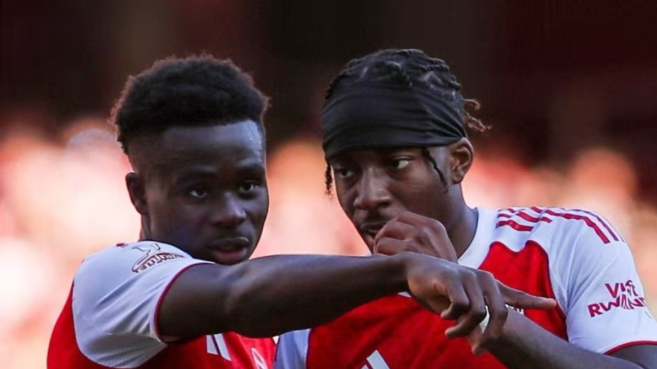 英超争冠已无悬念，阿森纳没掉链子对手却掉了，曼联切尔西利物浦争五