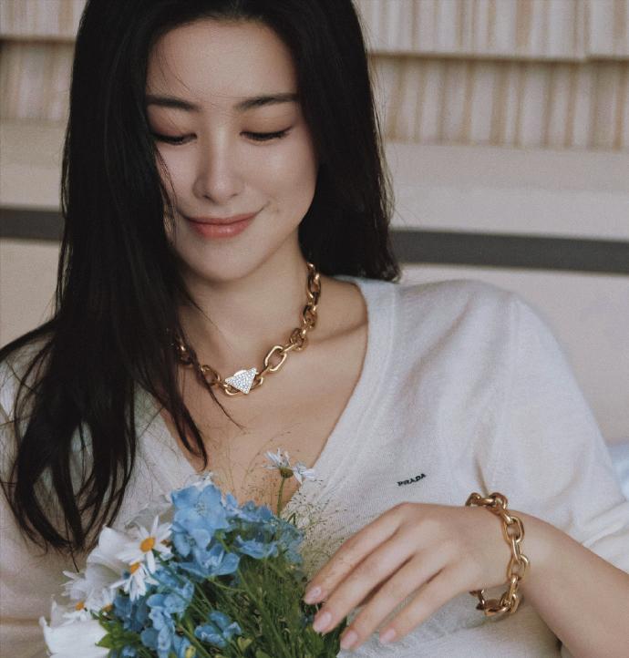 马伊琍和朱珠不是一个平台，没有可比性。
 
马伊琍是心态松弛，朱珠是底气足，拿婚