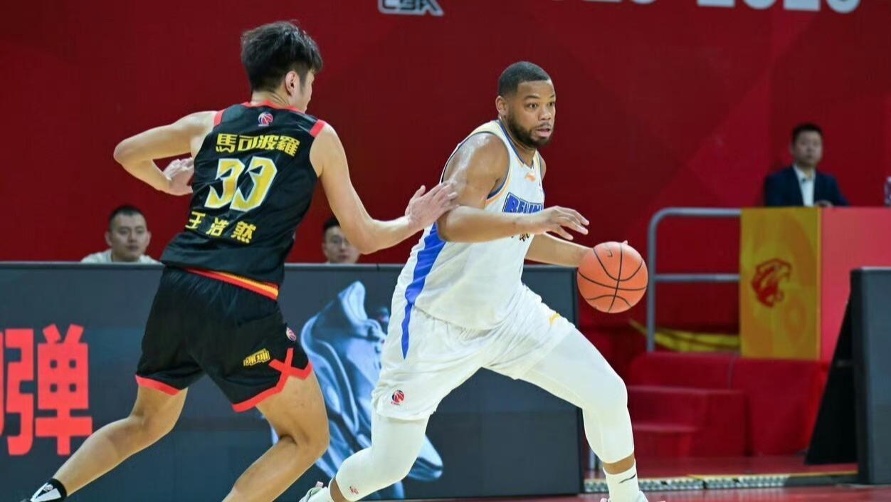 北京男篮胜不足喜，两条坏消息！