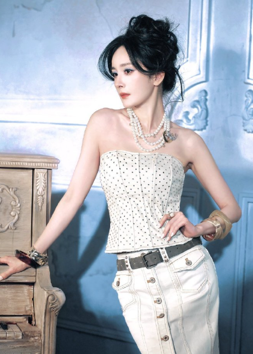 在这条路上我们学会了默默守护，在不被理解时依旧微笑面对