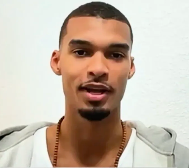 年仅22岁的文班亚马是联盟历史上获此奖项的最年轻球员，同时也是NBA历史上首位以