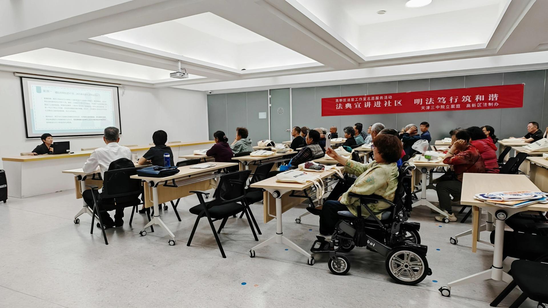 高新区开展民法典系列普法宣传活动