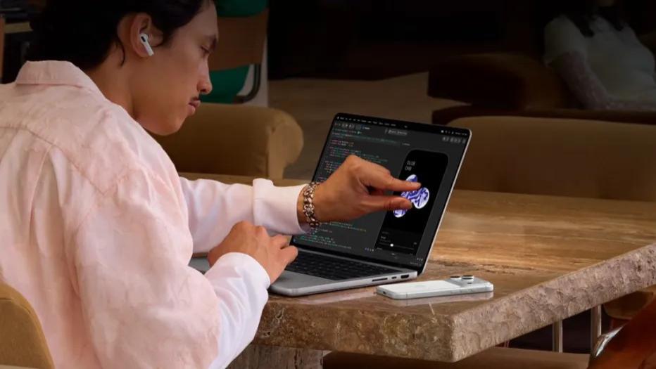 触控MacBook Pro发布，屏幕太牛了，Logo还会亮