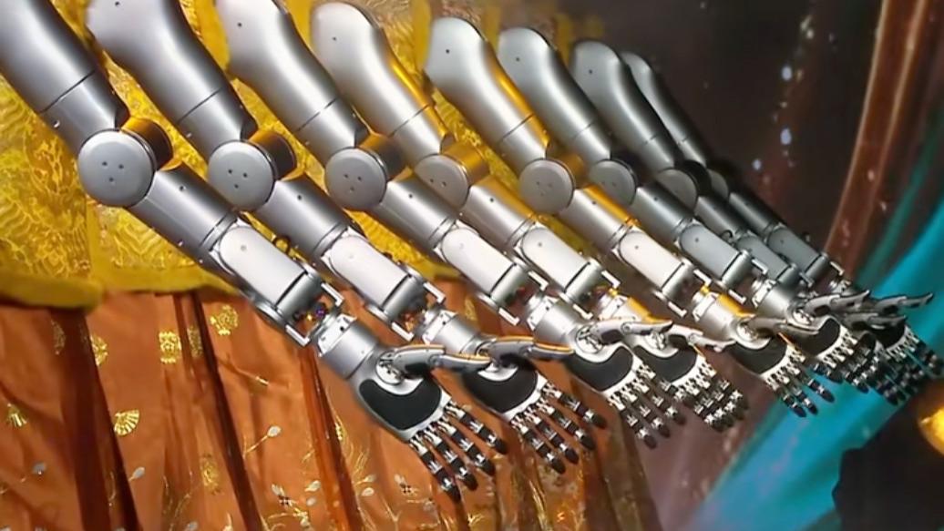 快讯｜灵心巧手京东春晚千手观音舞惊艳亮相，穿针引线获高度关注