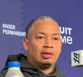 今日常规赛，快船对阵开拓者。赛前快船主帅泰伦-卢今天接受了采访。

泰伦-卢力挺