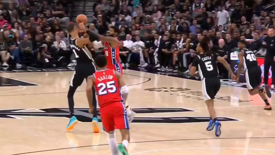 我去！又伤1个！强行带伤回归卡规则！文班真的很想要！给他吗，给他吧