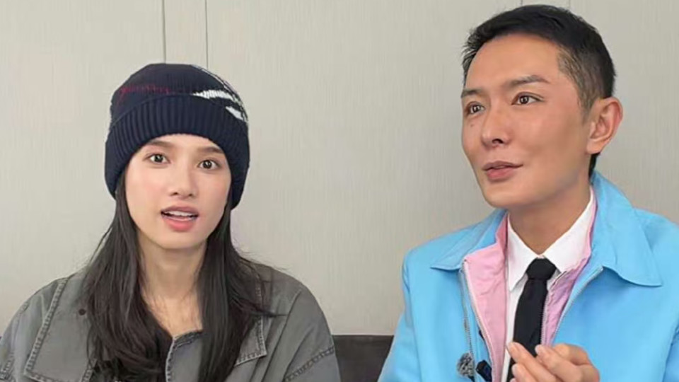 张婧仪素颜直播直面敏感肌，无美颜的真实感为何成了内娱稀缺品