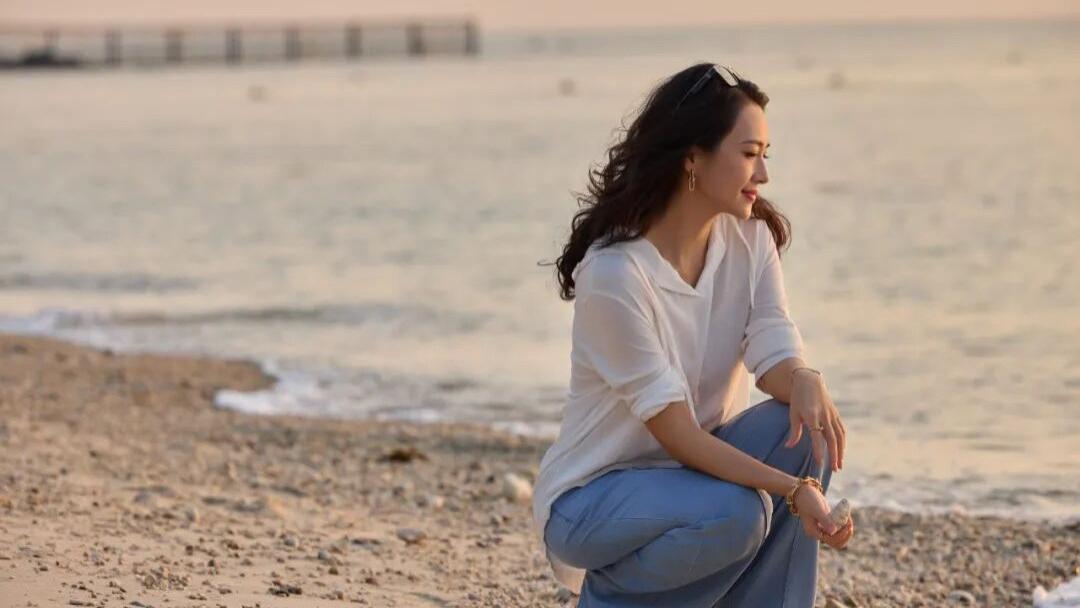 看到47岁章子怡现状，才懂当年她为何会羡慕，“命特好”的梅婷！