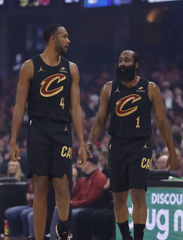 请问骑士老球迷 阿伦 的场均得分怎么比 莫布利 还少呢？

我是哈登球迷之前两年