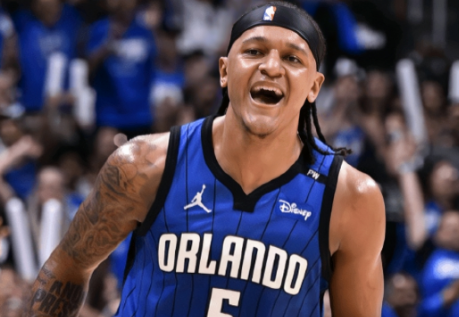 魔术首发5人得分全部上双，主场大胜黄蜂晋级季后赛。NBA附加赛第二轮，魔术主场迎