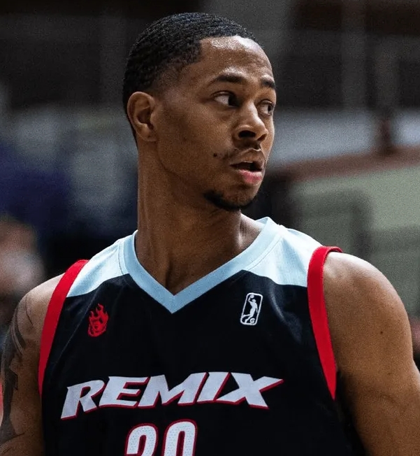 据美记Michael Scotto报道，波特兰开拓者将与前锋杰森-肯特签下一份双