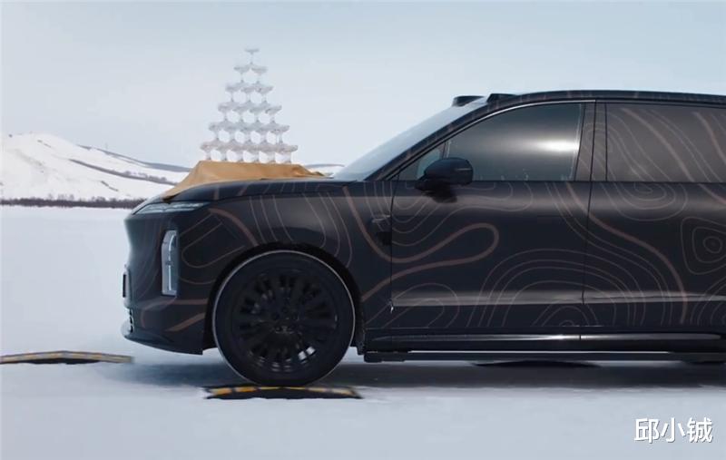 蔚来ES9香槟塔又玩出花，网友炸锅：友商敢模仿吗？