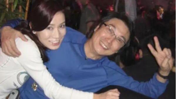 钟嘉欣庆祝结婚10周年！