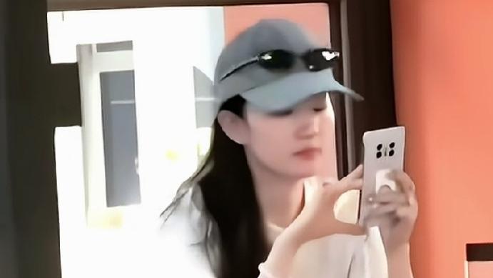刘亦菲40岁近照刷屏，不化妆不修图，状态吊打同龄人