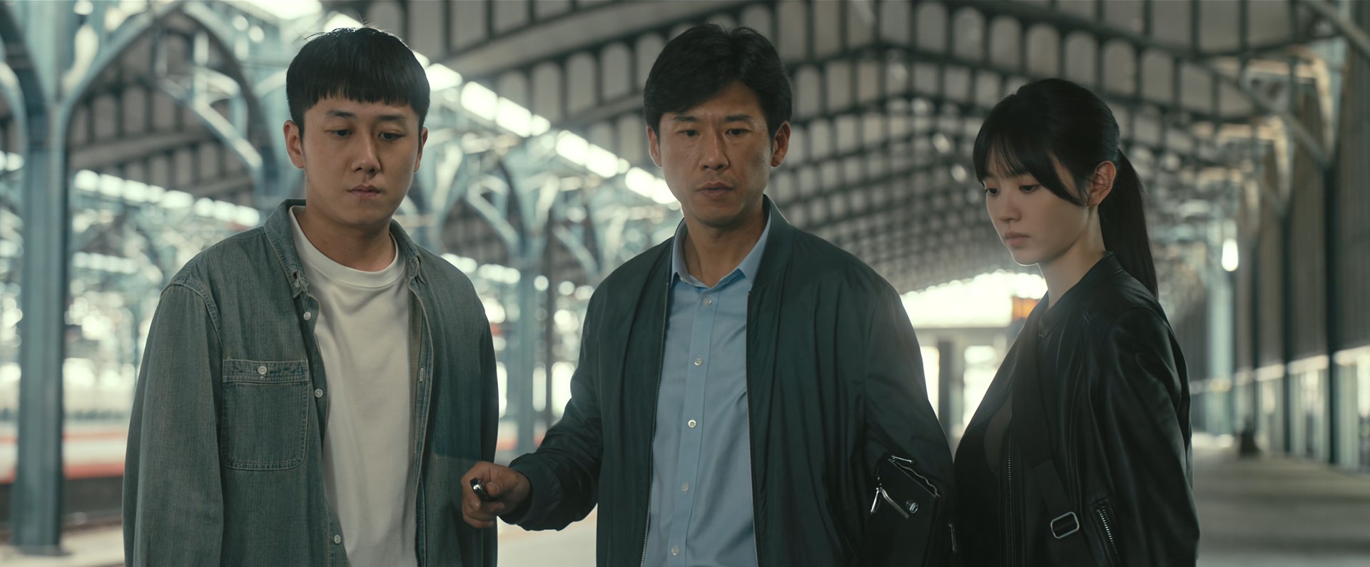 《低智商犯罪》一会儿三江口，一会儿东部新城，这不就是阿拉宁波吗？
一查，原著作者