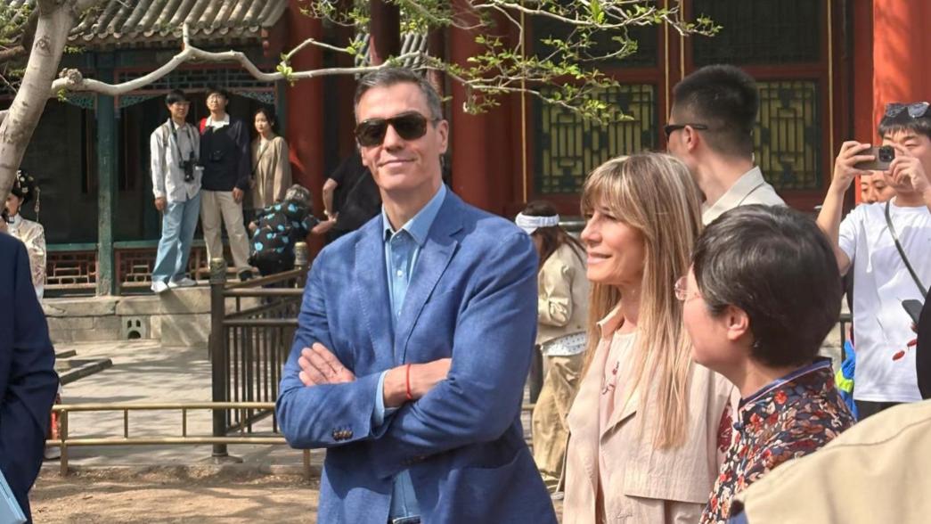 桑切斯夫妇逛北京！夫人一天换两身衣服美翻，游什刹海被网友偶遇