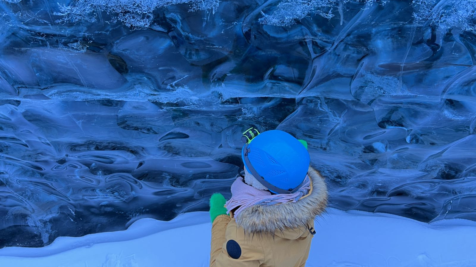 在冬季冰岛，我找到了内心的宁静：极光、冰川与疗愈之旅！