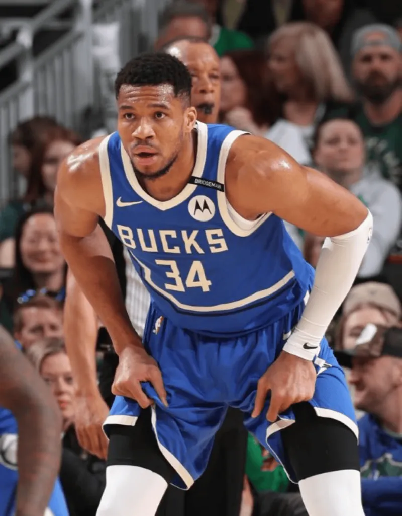 近日，美媒Fullcourtpass更新社媒表示，扬尼斯不希望被球队交易到西海岸