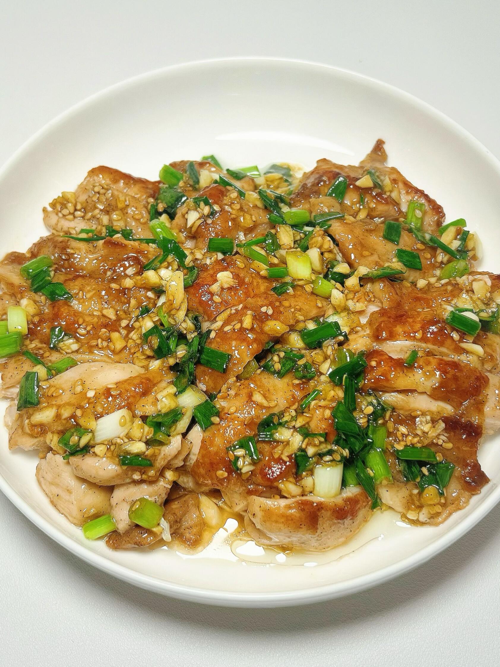 葱油鸡腿香到破防✨外焦里嫩，邻居都来敲门
家人们谁懂啊😭 做过最省事又最香的硬