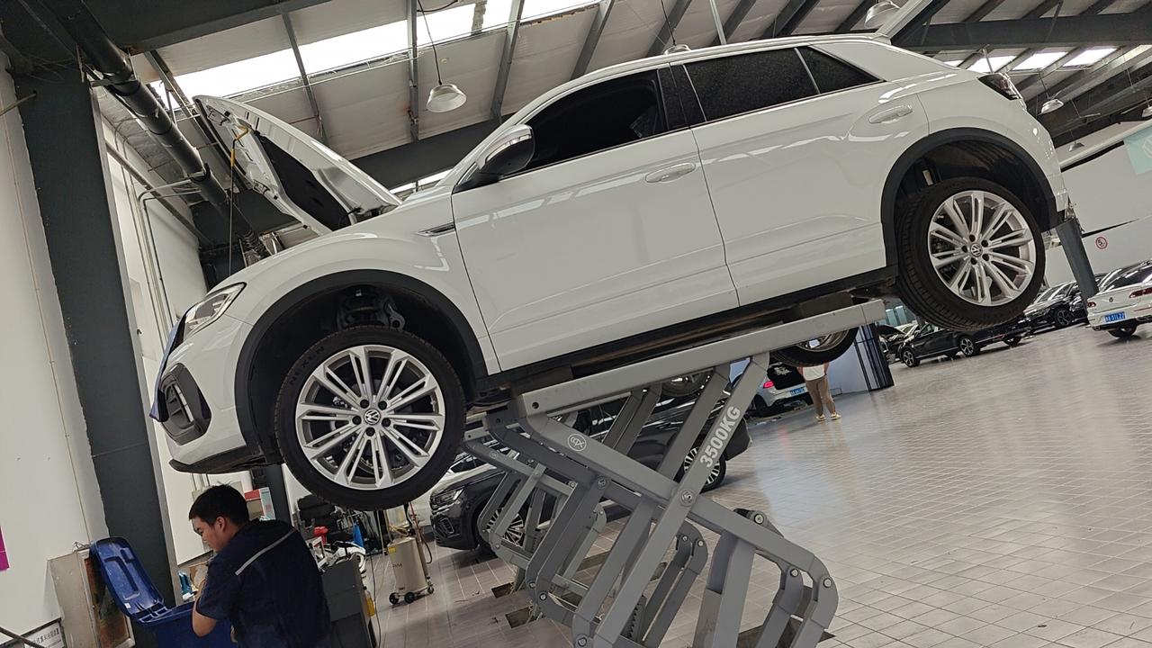 新车十个月首保一看，生锈了